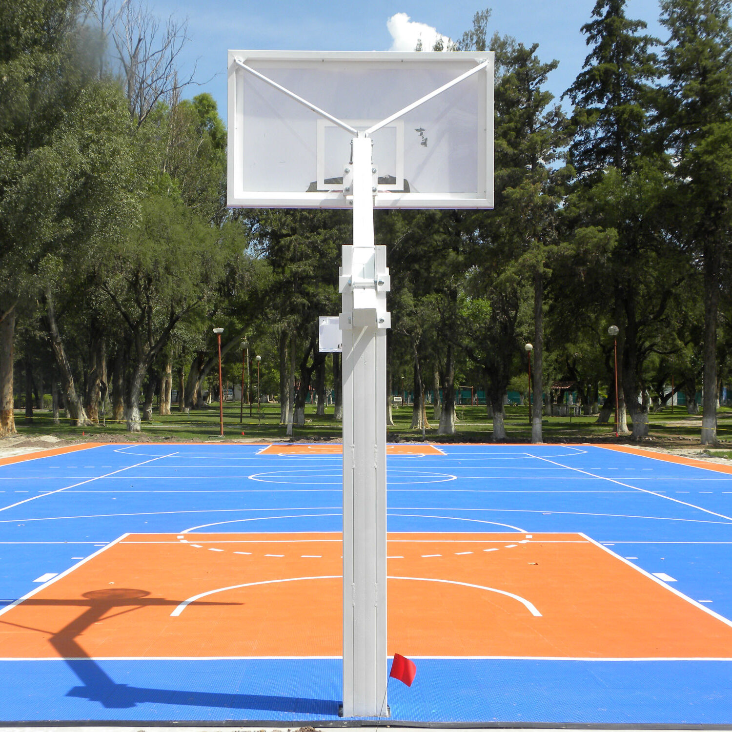 Instalación de piso sintético para áreas deportivas